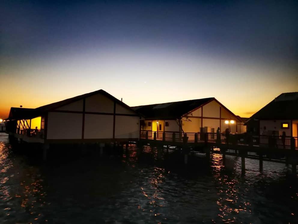 Water Chalet Port Dickson- Private Exteriör bild