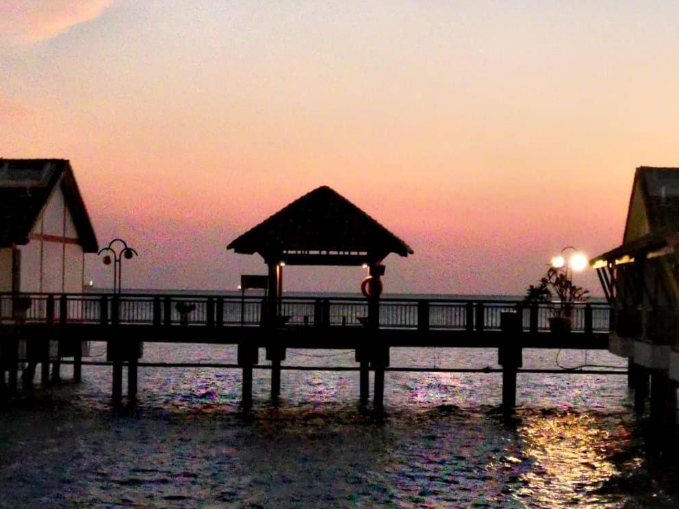 Water Chalet Port Dickson- Private Exteriör bild