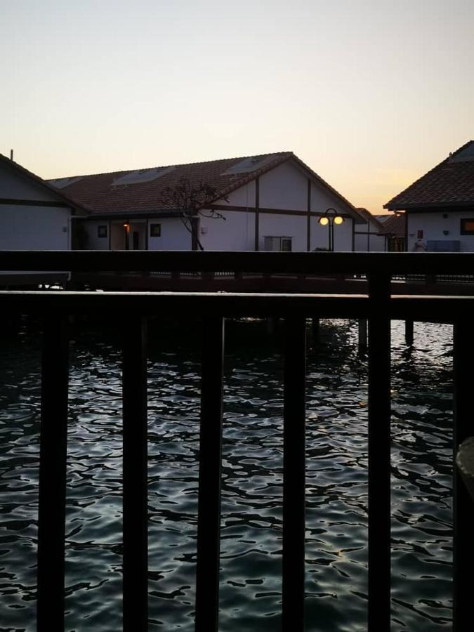 Water Chalet Port Dickson- Private Exteriör bild
