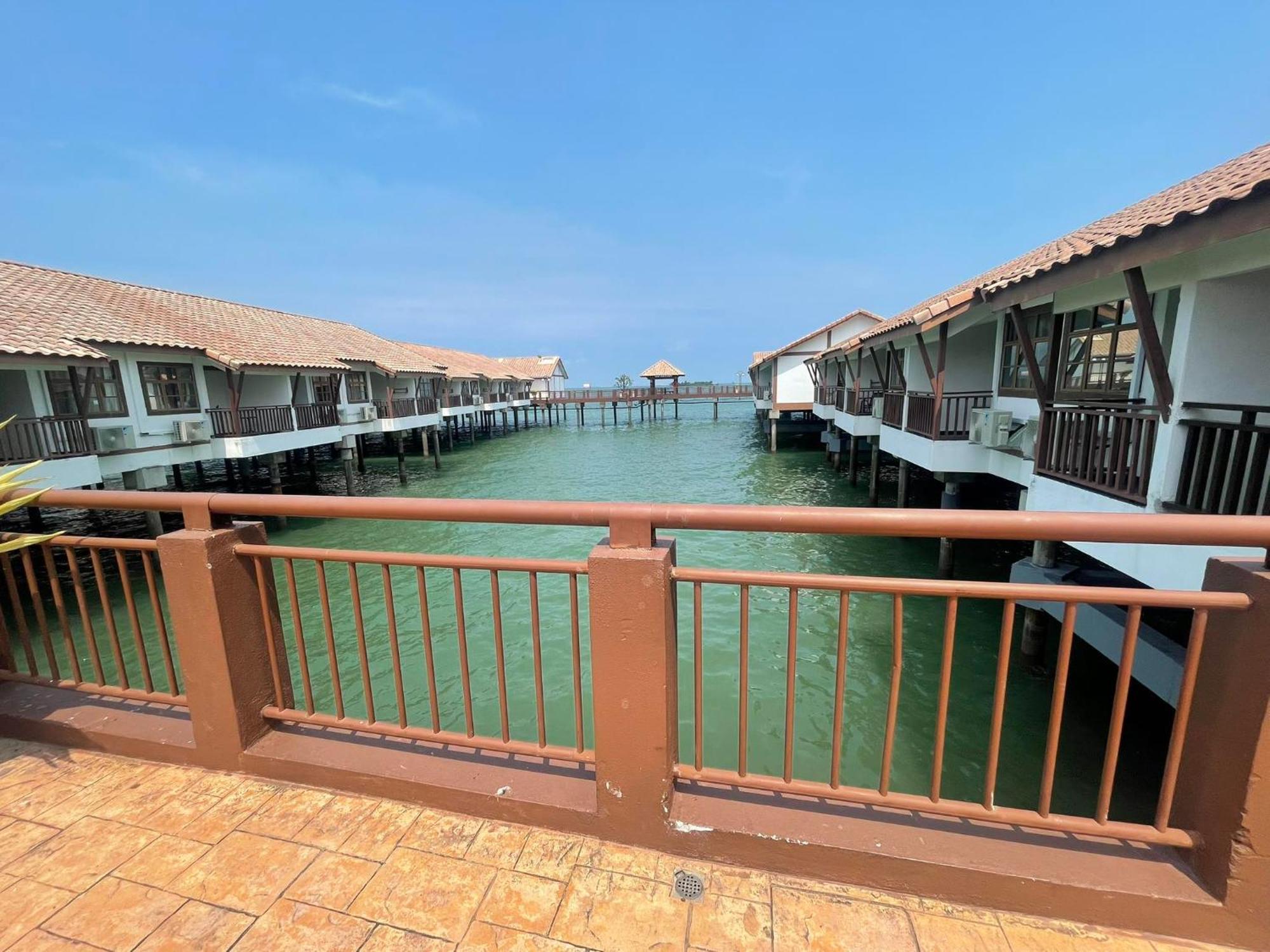 Water Chalet Port Dickson- Private Exteriör bild