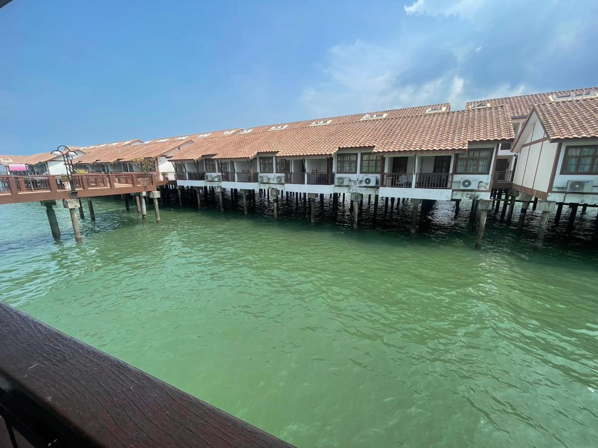 Water Chalet Port Dickson- Private Exteriör bild
