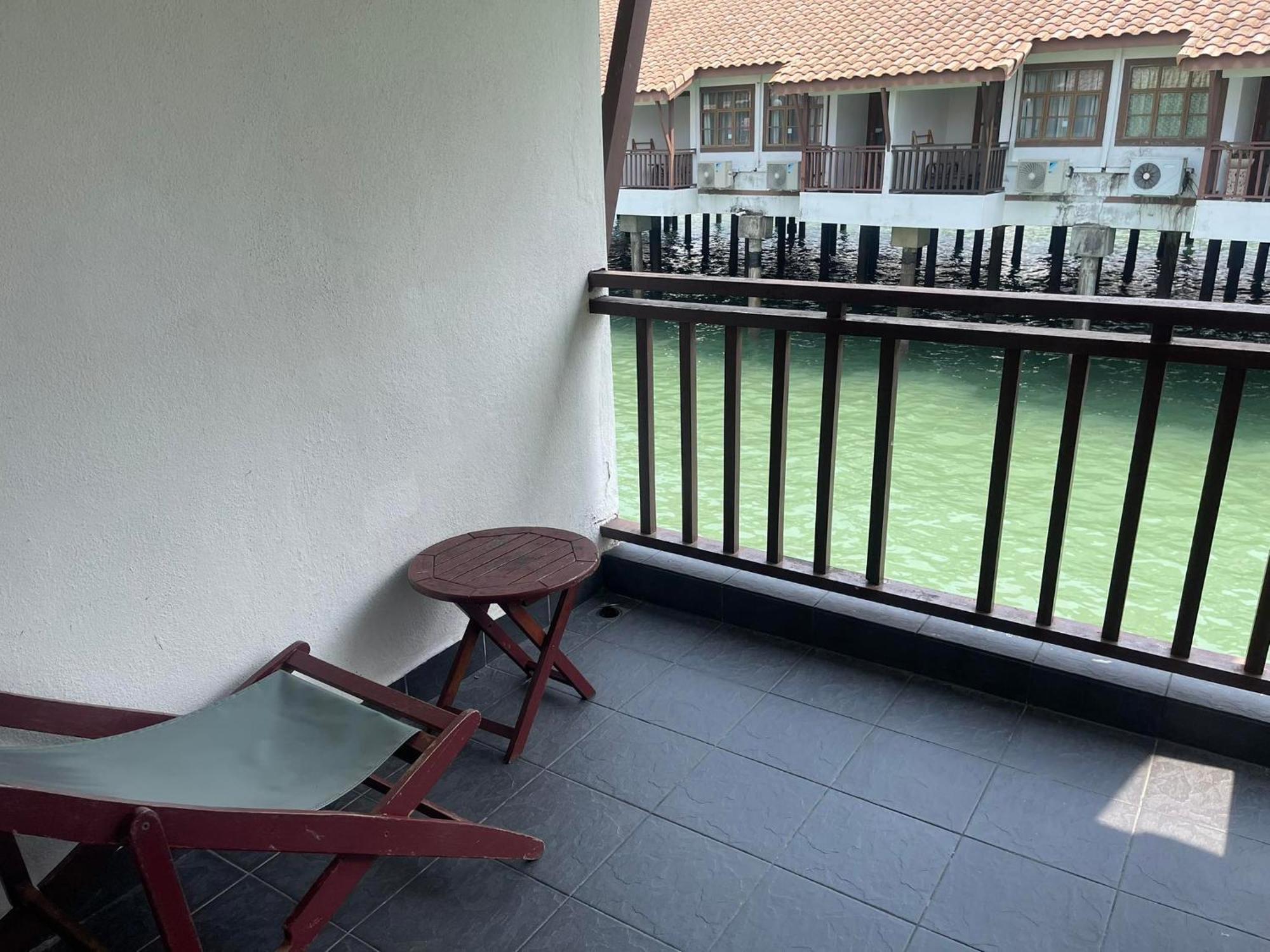 Water Chalet Port Dickson- Private Exteriör bild
