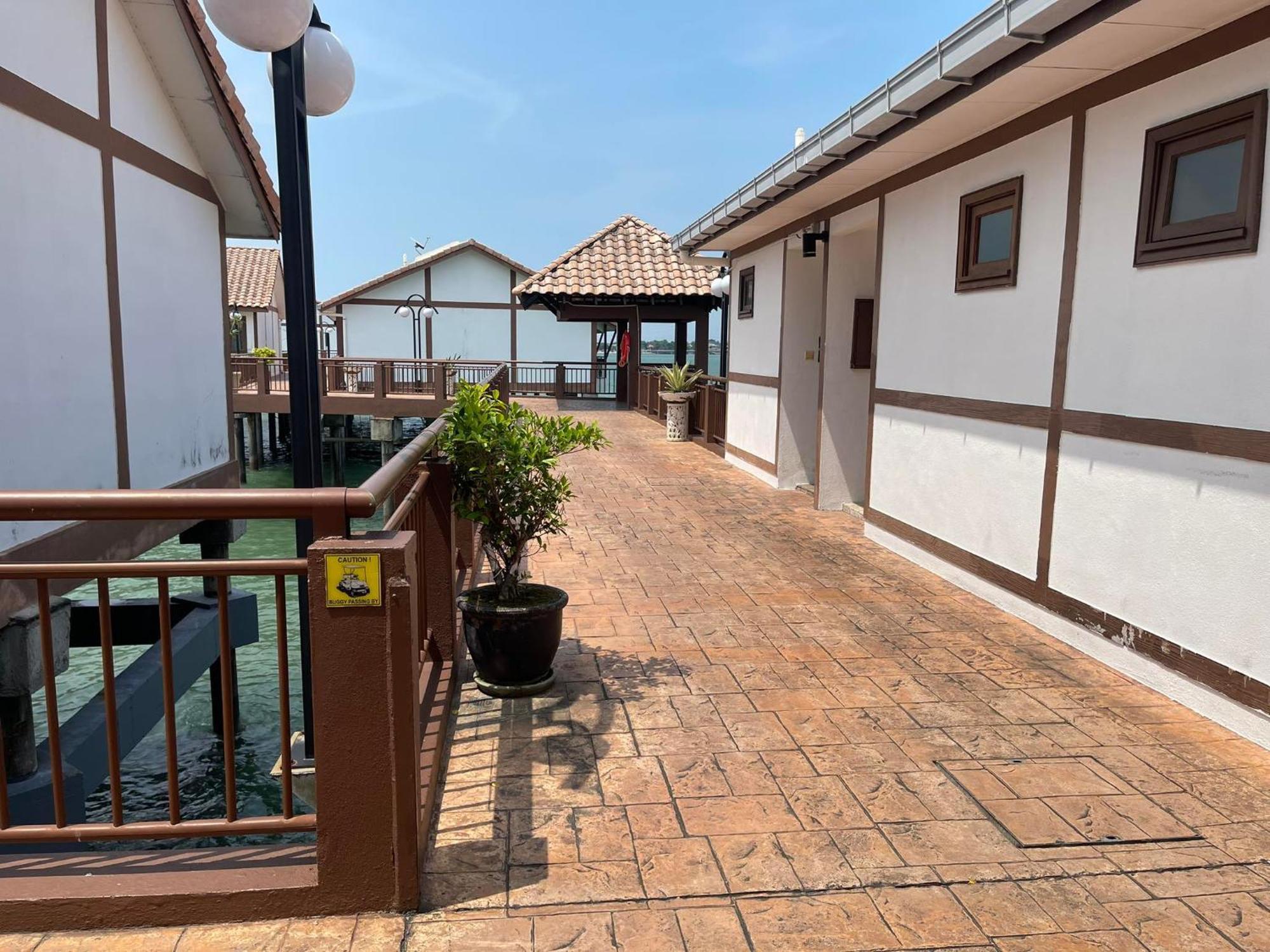 Water Chalet Port Dickson- Private Exteriör bild